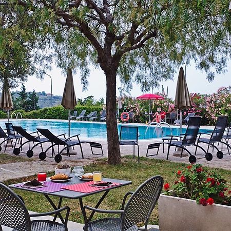 Castellaro Golf Resort Экстерьер фото