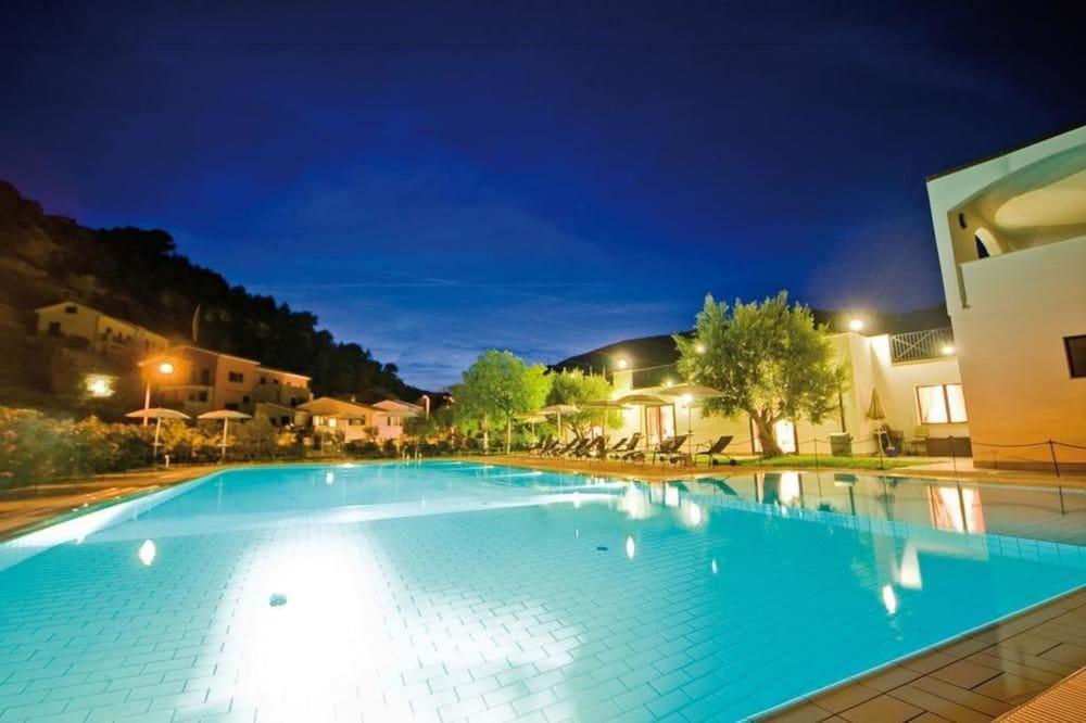 Castellaro Golf Resort Экстерьер фото