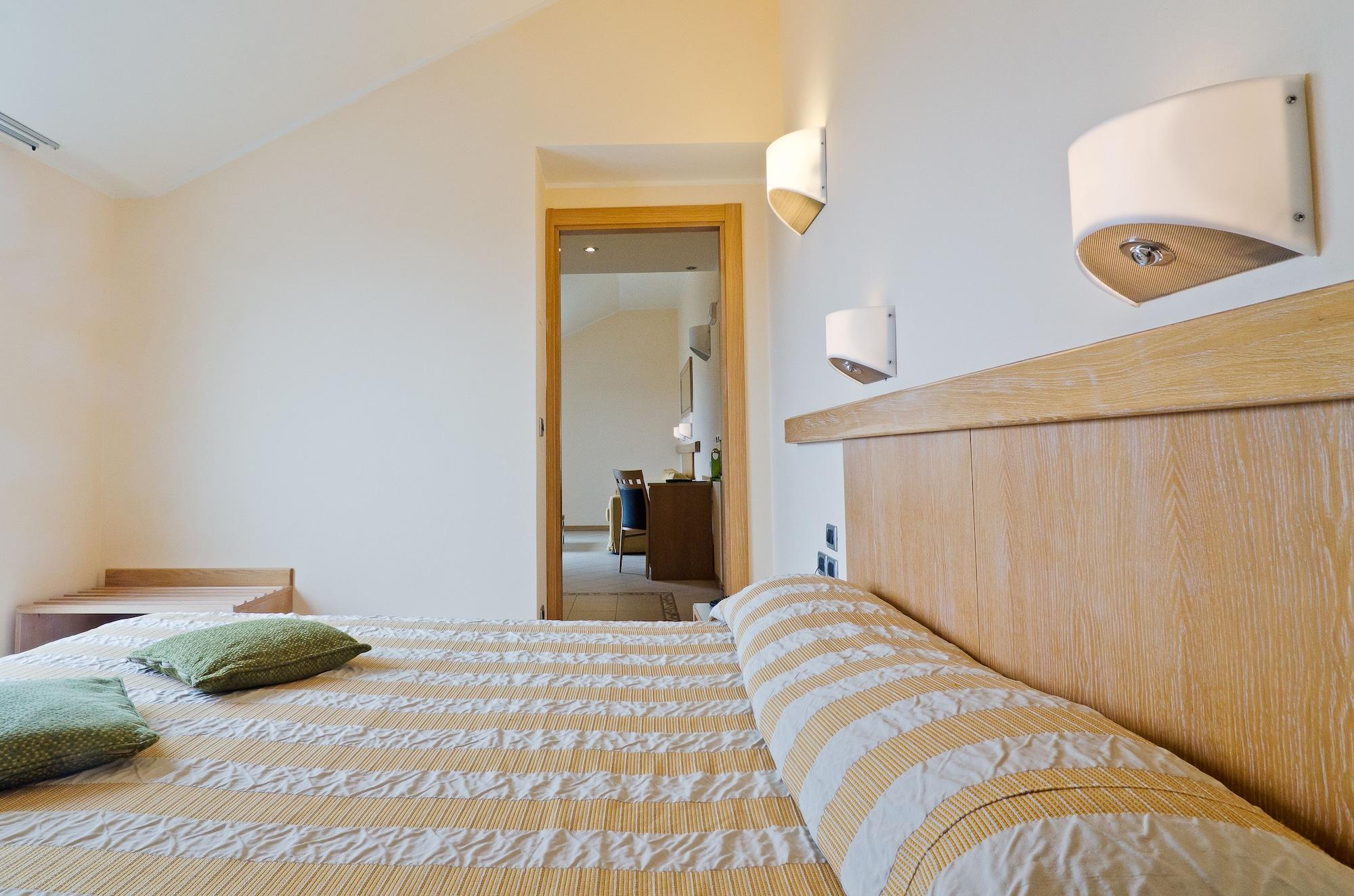 Castellaro Golf Resort Экстерьер фото