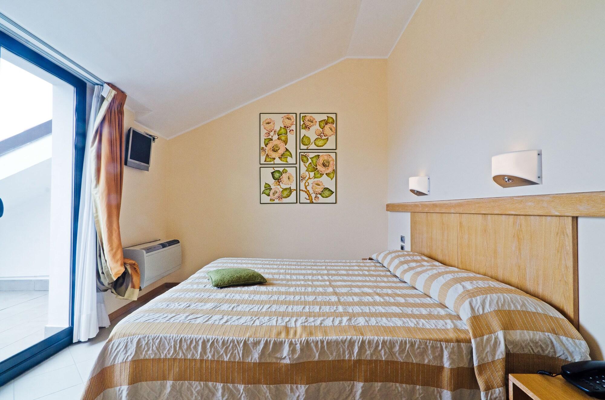 Castellaro Golf Resort Экстерьер фото