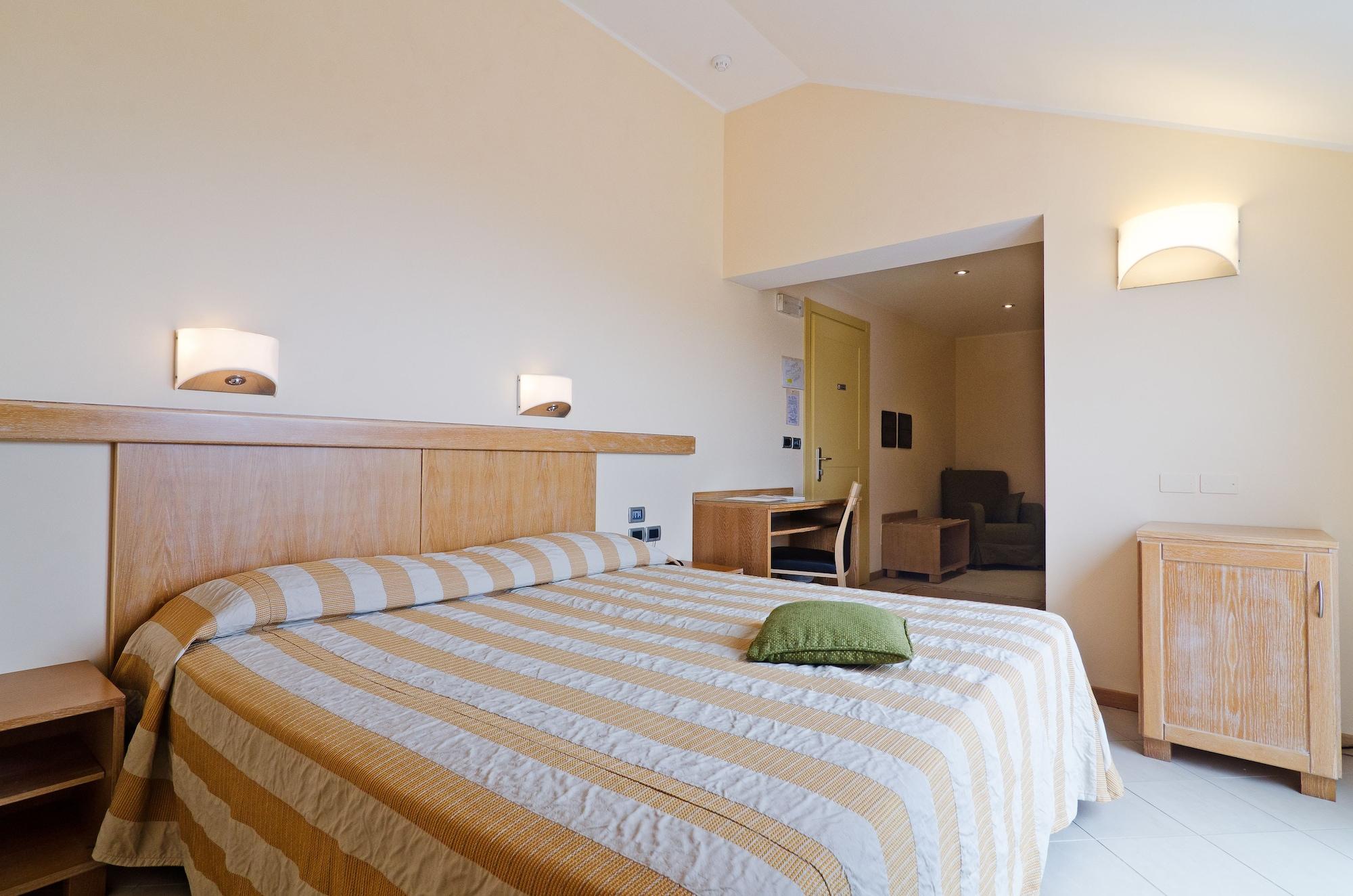 Castellaro Golf Resort Экстерьер фото