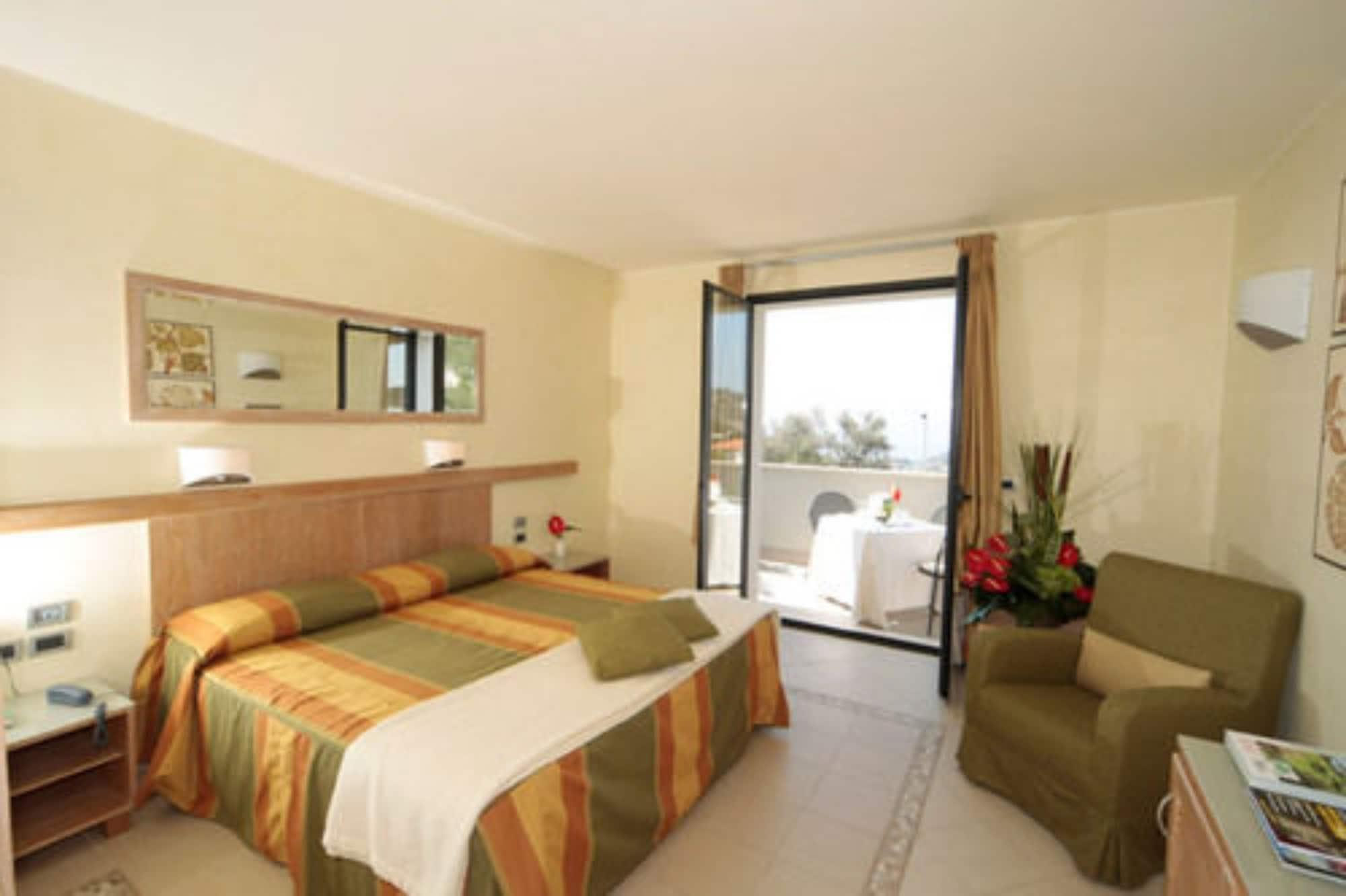 Castellaro Golf Resort Экстерьер фото