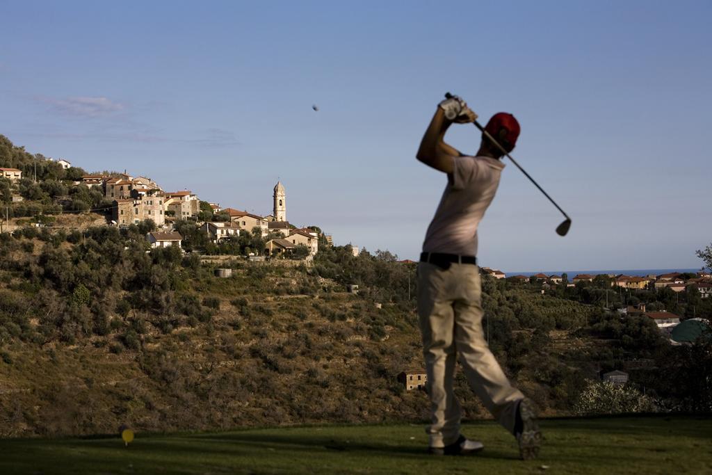 Castellaro Golf Resort Экстерьер фото