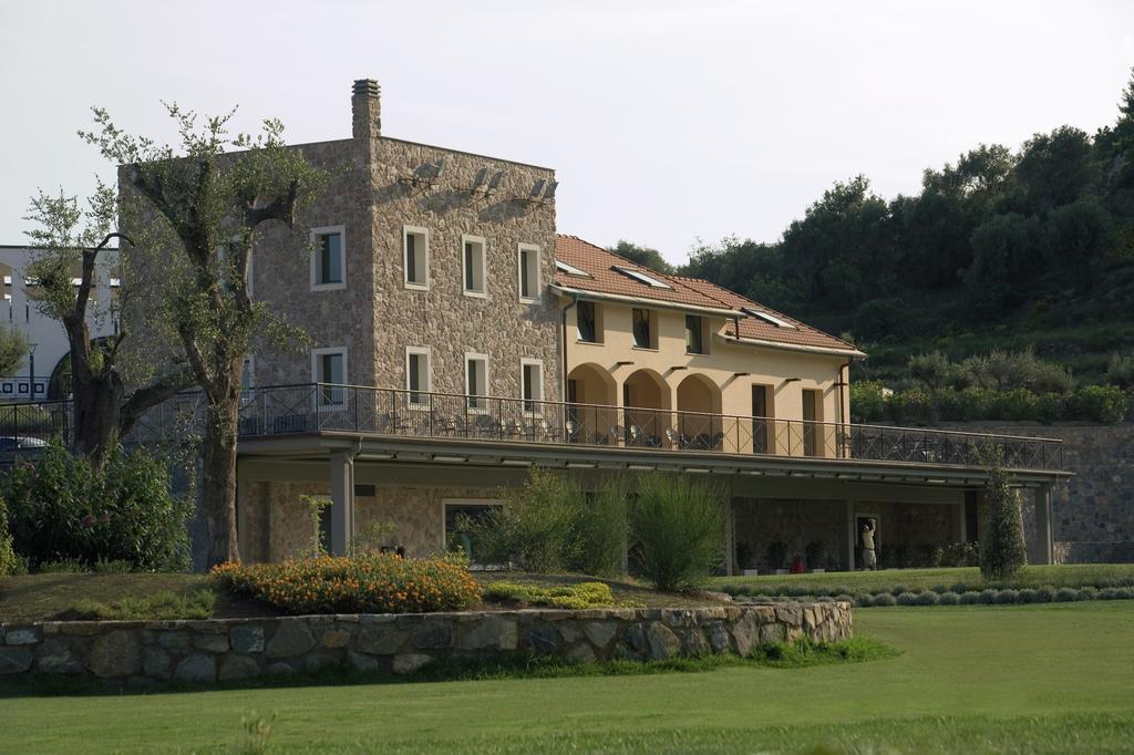 Castellaro Golf Resort Экстерьер фото