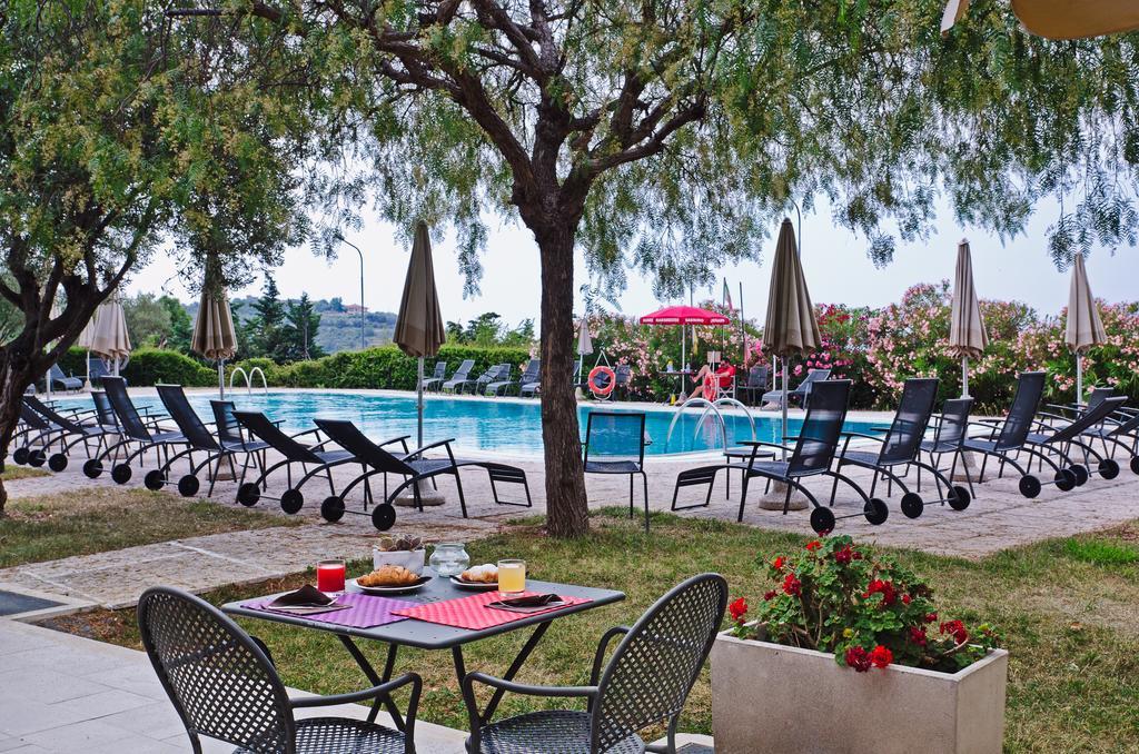 Castellaro Golf Resort Экстерьер фото