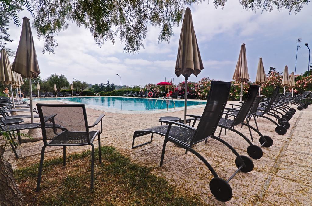 Castellaro Golf Resort Экстерьер фото