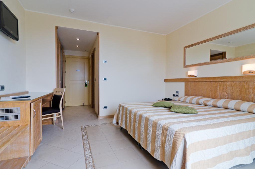 Castellaro Golf Resort Экстерьер фото