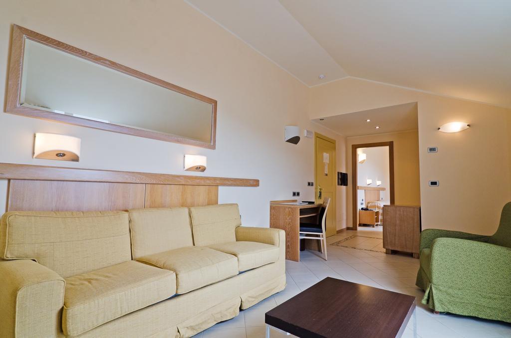 Castellaro Golf Resort Экстерьер фото