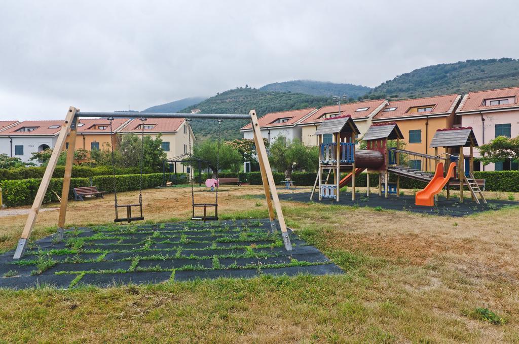 Castellaro Golf Resort Экстерьер фото