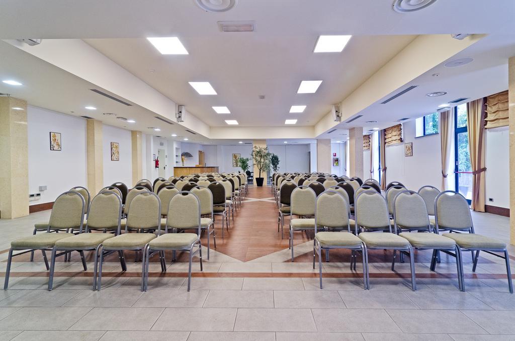 Castellaro Golf Resort Экстерьер фото
