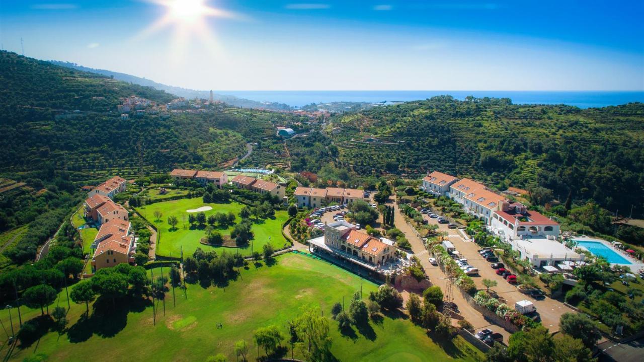 Castellaro Golf Resort Экстерьер фото