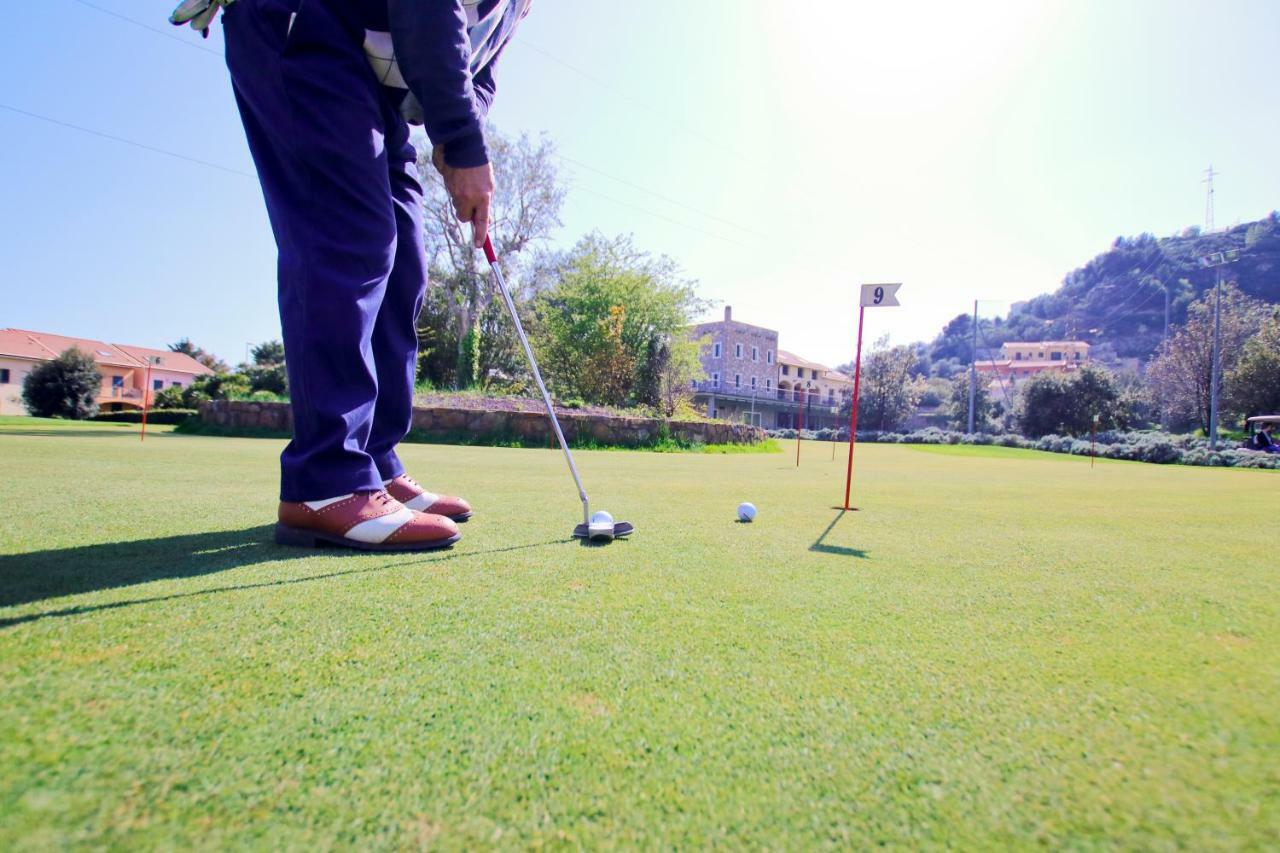 Castellaro Golf Resort Экстерьер фото